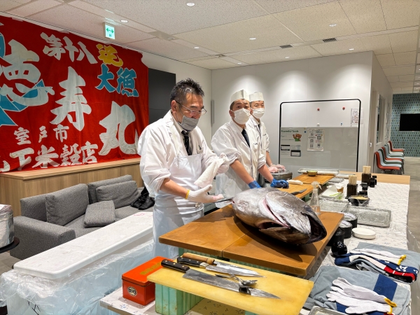 マグロ解体ショー